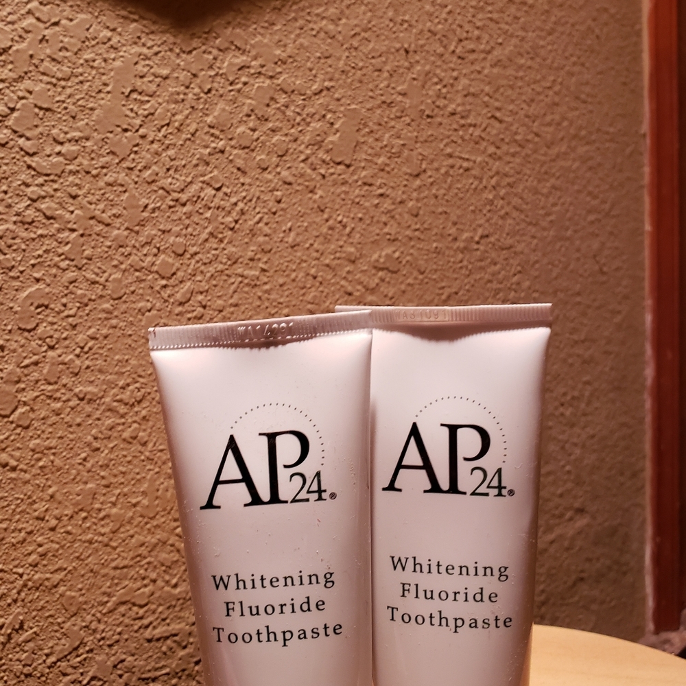 whitening fluoride toothpaste